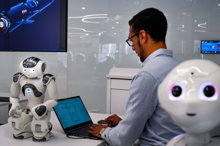 Un estudiante en el Centro de Inteligencia Artificial del Miami Dade College en Wolfson Campus.