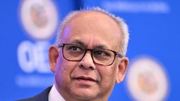 El Secretario General electo de la OEA, Albert Ramdin, observa durante una Asamblea General extraordinaria de la Organización de los Estados Americanos (OEA) para elegir al nuevo Secretario General, en la sede de la OEA en Washington, DC, el 10 de marzo de 2025. Ramdin, el nuevo Secretario General, servirá de 2025 a 2030. El Secretario General electo de la OEA, Albert Ramdin, observa durante una Asamblea General extraordinaria de la Organización de los Estados Americanos (OEA) para elegir al nuevo Secretario General, en la sede de la OEA en Washington, DC, el 10 de marzo de 2025. Ramdin, el nuevo Secretario General, servirá de 2025 a 2030.