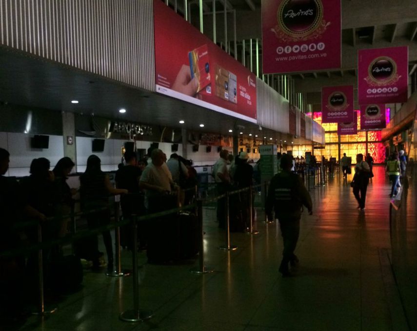Todas las operaciones de la principal terminal aérea de Venezuela permanecieron&nbsp;paralizadas por más de una hora.