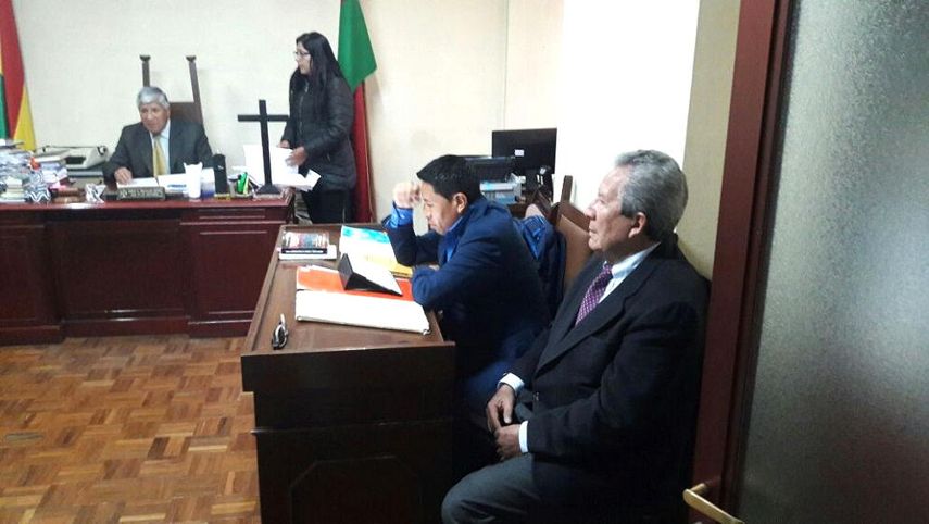 El comunicador llegó a la sede de Gobierno para recabar información sobre su situación jurídica