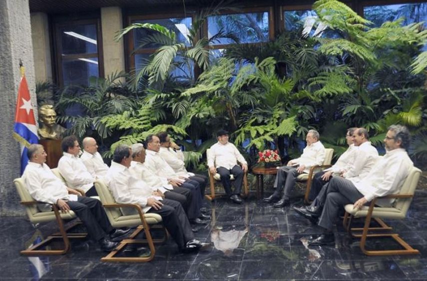 En el encuentro con Raúl Castro también estuvieron presentes los miembros del secretariado de las FARC, Iván Márquez, Pastor Alape, Joaquín Gómez, Carlos Antonio Lozada, Mauricio Jaramillo, Bertulfo Álvarez y Ricardo Téllez.