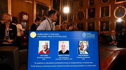 El británico John Clarke, el francés Michel H. Devoret y el estadounidense John M. Martinis fueron galadordanos con el Premio Nobel de Física