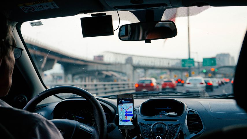 Los conductores también deberán llevar desinfectantes dentro de su automóvil.