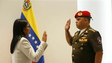 Gustavo González fue juramentado en su nuevo cargo de Consejero de Seguridad e Inteligencia de la Presidencia de la República por la vicepresidenta venezolana, Delcy Rodríguez.