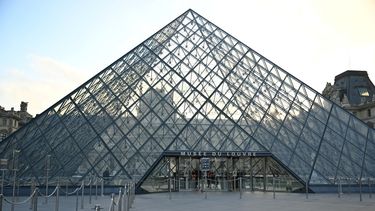 El exterior del museo Louvre, en París, Francia.&nbsp;
