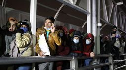 Cubanos solicitantes de asilo bloquean puente entre México y EEUU