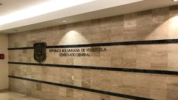 Vista exterior del Consulado de Venezuela en Miami.