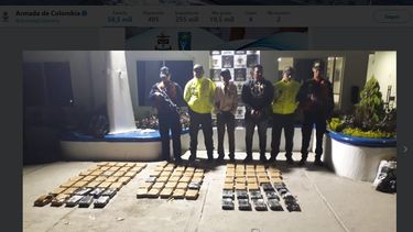 Fotografía de la cocaína incautada en un velero con destino a Cuba publicada en la cuenta oficial de Twitter de la Armada de Colombia.