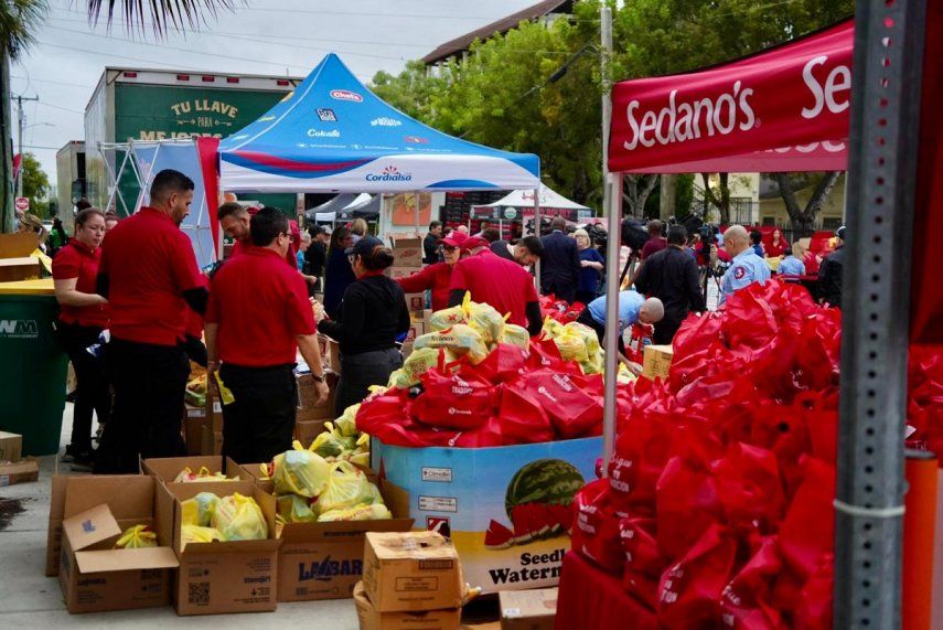 Según la CAMACOL, la canasta entregada permite alimentar a una familia de hasta seis personas.