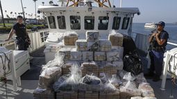 &nbsp; Cargamento de coca&iacute;na confiscado en altamar por la Guardia Costera, fotografiado en Los &Aacute;ngeles el 29 de agosto del 2019. Cada vez se registran m&aacute;s muertes por sobredosis de coca&iacute;na y metanfetaminas en EEUU. Archivo