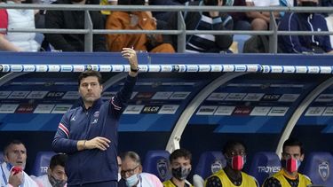 El técnico argentino Mauricio Pochettino, del PSG, da instrucciones a sus jugadores durante el partido de la liga francesa ante Troyes, el sábado 7 de agosto de 2021, en el Stade de lAube, de Troyes, Francia.&nbsp; &nbsp; &nbsp;
