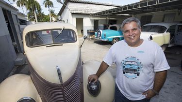 Julio Álvarez, cofundador del taller de restauración para automóviles clásicos estadounidenses y servicio de autos de lujo, NostalgiCar, es uno de los firmantes de la carta de los empresarios cubanos a EEUU.