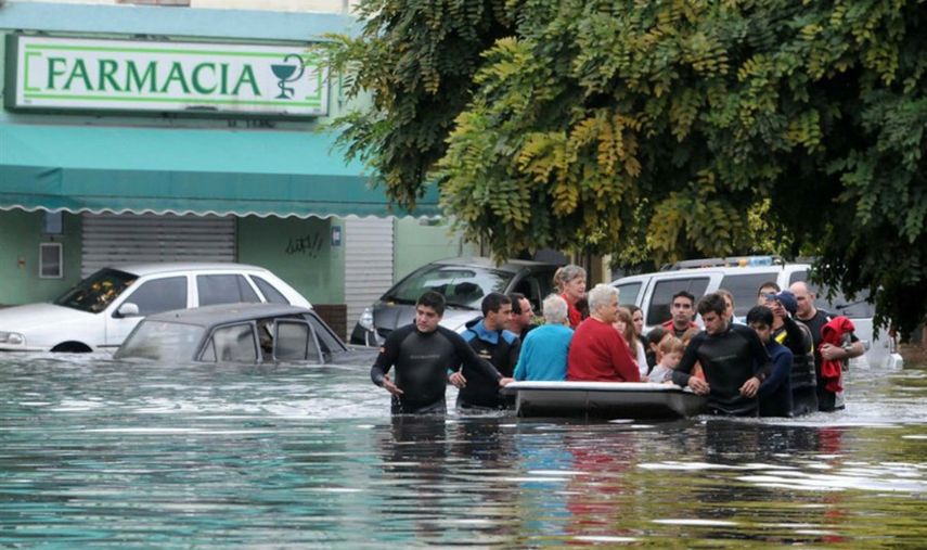 La zona más afectada fue la de la localidad de Feliciano, ubicada en el norte de Entre Ríos, con rutas cortadas, arroyos desbordados, casas inundadas y calles anegadas.