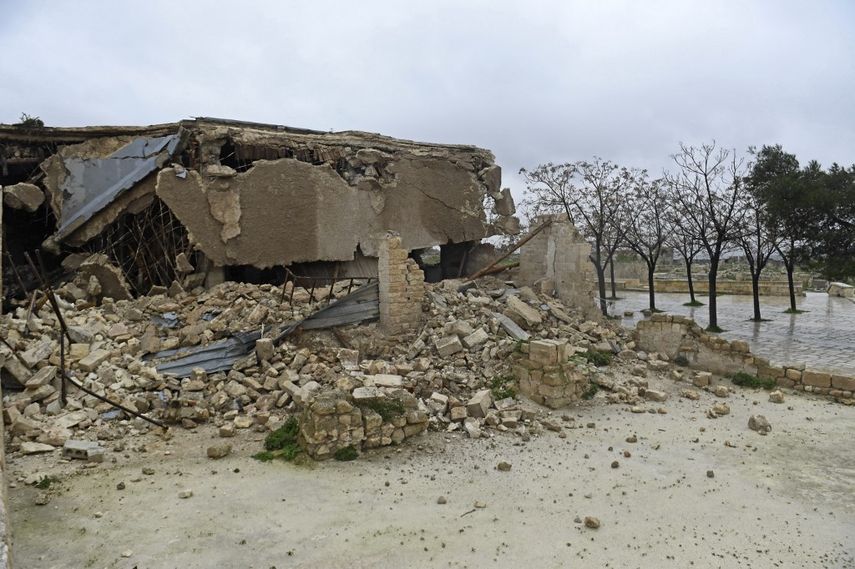 La antigua ciudadela de Alepo está dañada luego de un terremoto mortal que sacudió a Siria el 6 de febrero de 2023. Al menos 810 personas murieron en Siria cuando los edificios se derrumbaron después de que un terremoto de magnitud 7.8 azotara a la vecina Turquía, dijeron los medios estatales y los rescatistas.