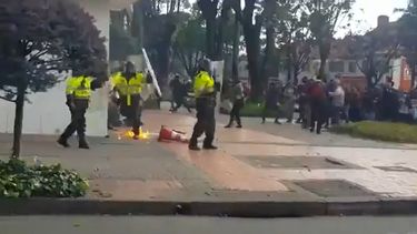 Captura de video del momento en que se produjo el ataque contra la emisora RCN Radio.