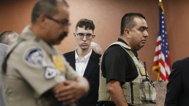 El sospechoso de la masacre en un Walmart de El Paso, Patrick Crusius, se declara inocente durante su lectura de cargos, el 10 de octubre de 2019, en El Paso, Texas.&nbsp;