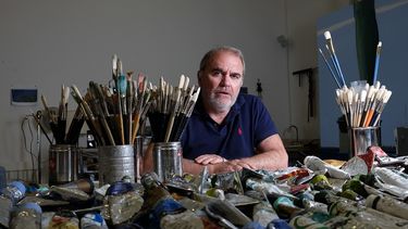 El artista cubanoamericano Julio Larraz.&nbsp;