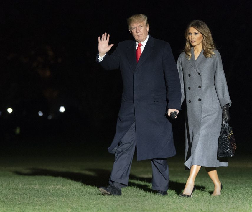 El presidente Donald Trump y la primera dama, Melania, llegan a la Casa Blanca a su regreso de Europa, donde participaron en los actos por el centenario del fin de la Primera Guerra Mundial.