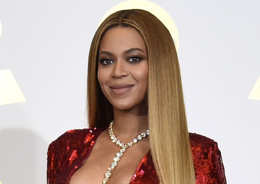 En esta foto del 12 de febrero de 2017, Beyoncé posa en la sala de prensa durante la ceremonia de los premios Grammy en Los Angeles.&nbsp;