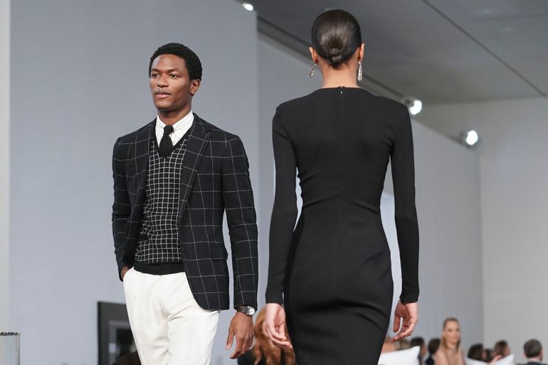 Modelos presentan la colección otoño-invierno 2022 de Ralph Lauren en Nueva York.