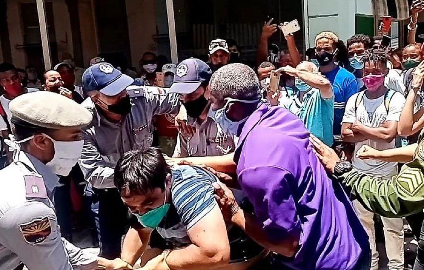 Protesta en la calle Obispo, en La Habana