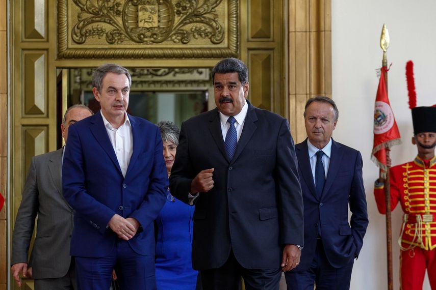 El expresidente del Gobierno español José Luis Rodríguez Zapatero (izq.) quien frecuentaba al dictador Nicolás Maduro, durante el proceso de diálogo.&nbsp;