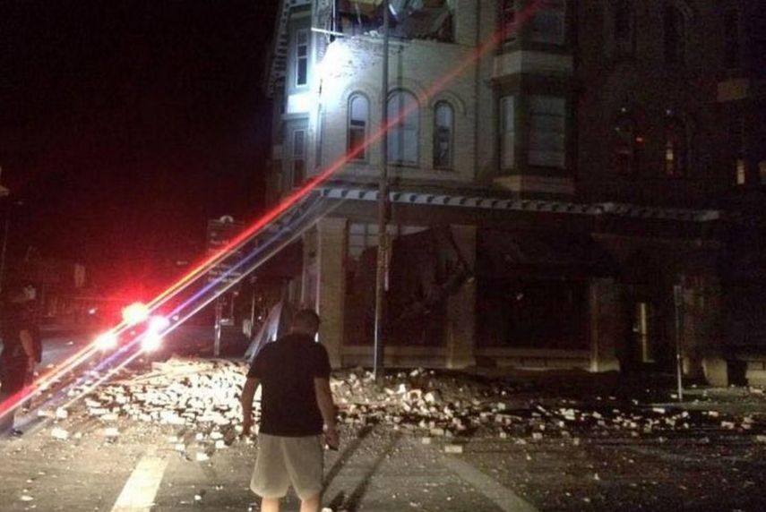 Fotografías tomada de Twitter que muestra algunos de los daños provocados por el sismo 5.0 en Oklahoma.