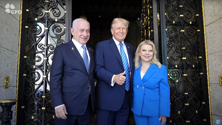 El expresidente Donald Trump recibe en su residencia de Mar-a-Lago al primer ministro Benjamín Netanyahu y a su esposa.