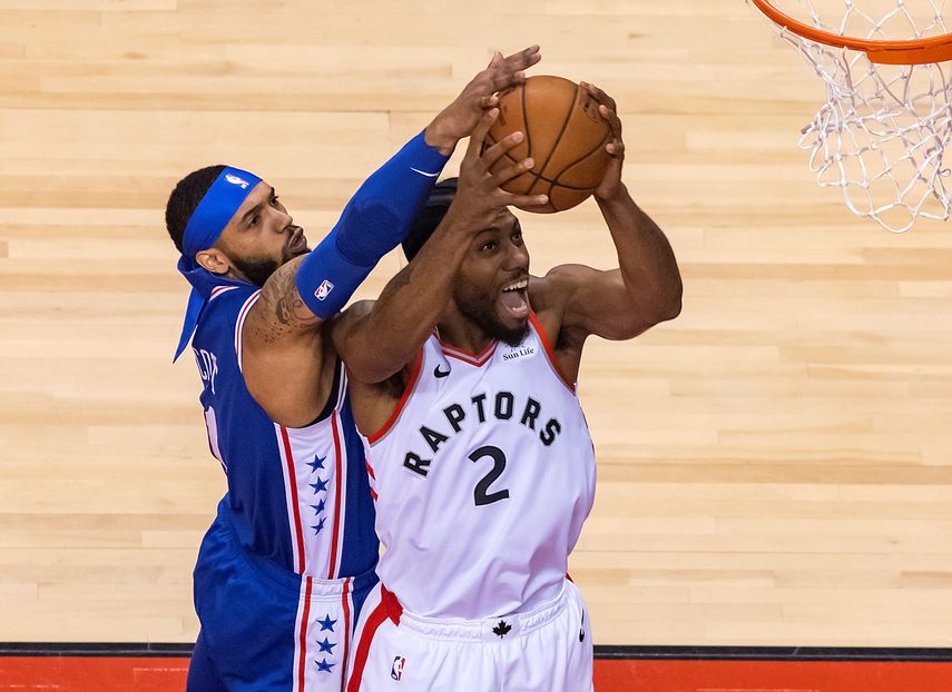 El alero Kawhi Leonard volvió a ser el líder&nbsp;que aportó un doble-doble de 21 puntos y 13 rebotes&nbsp;con los que el equipo de Toronto dieron toda una exhibición ofensiva ante los Sixers de Filadelfia