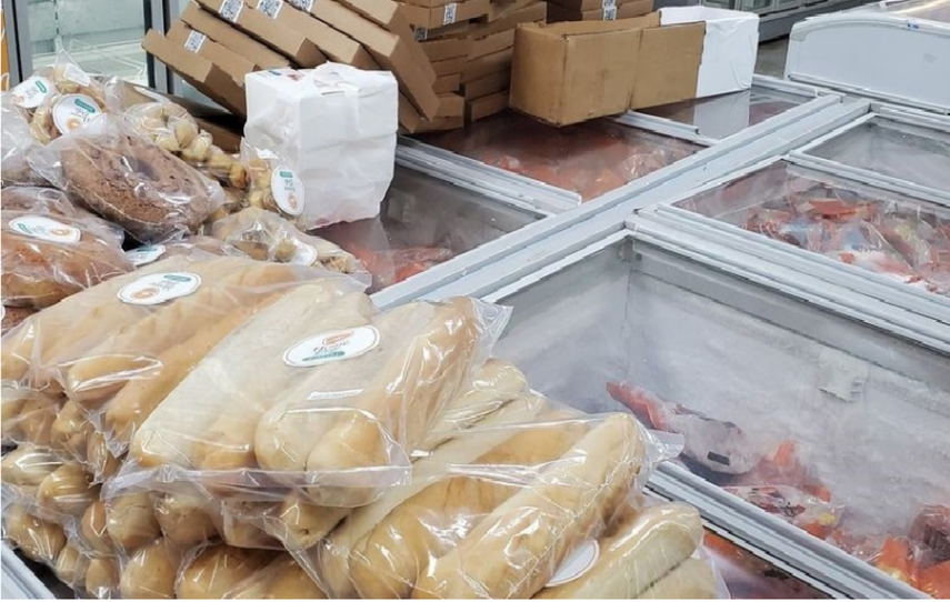 En un mercado popular del municipio Playa, de La Habana, vende pan en Moneda Libremente Convertible (MLC)