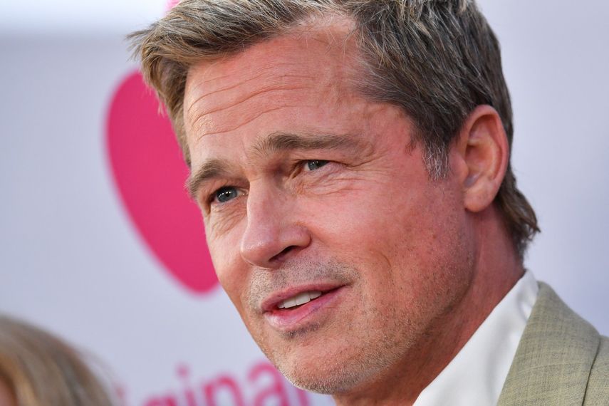 El actor estadounidense Brad Pitt llega al estreno de Wolfs de Apple en el TCL Chinese Theatre en Hollywood, California, el 18 de septiembre de 2024.