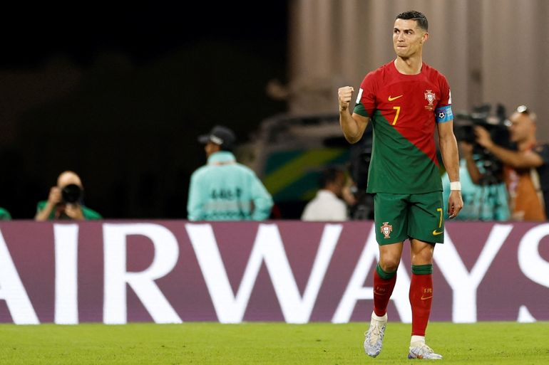 Cristiano Ronaldo, el capitán de Portugal, celebra tras anotar el primer gol del compromiso, por la vía de la pena máxima, frente al combinado de Ghana.