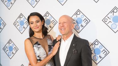 En esta foto de archivo tomada el 5 de abril de 2017, Emma Heming Willis y Bruce Willis llegan para el evento benéfico anual de primavera Room To Grow en Nueva York.&nbsp;