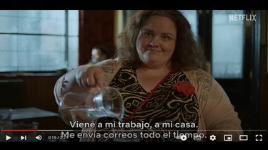 La actriz Jessica Gunning en una escena de la miniserie Bebé reno, de Netflix.