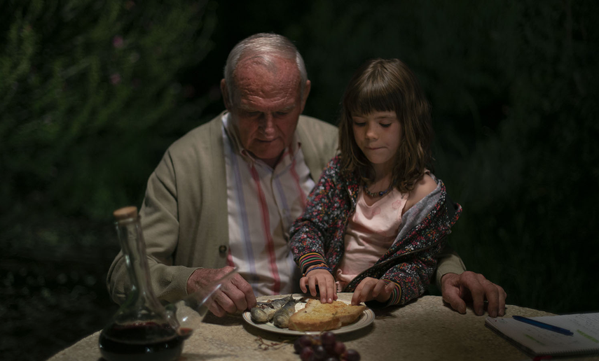 Escena de la película española Alcarràs, de la joven cineasta catalana Carla Simón.