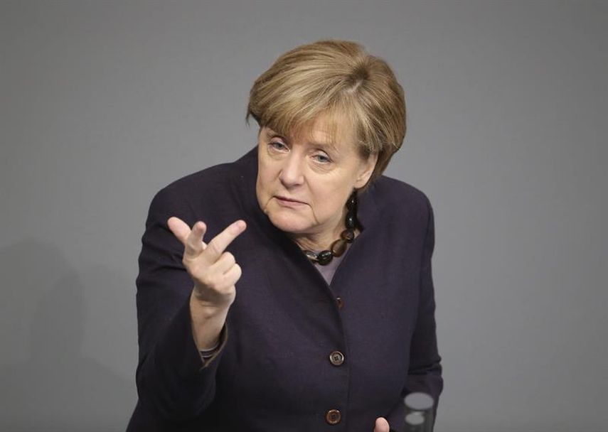 La canciller alemana Angela Merkel abordará este jueves en su coalición de Gobierno un eventual envío de aviones de reconocimiento Tornado a Siria.(EFE)