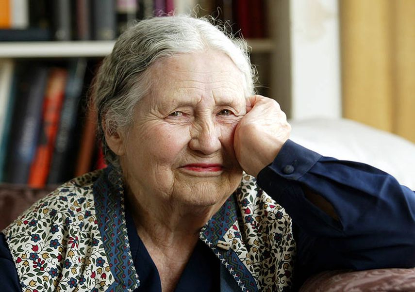 La escritora Doris Lessing en una foto tomada en 2006. (AP)