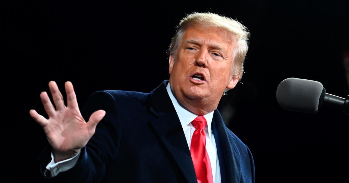 Abogados de Trump preparan demanda contra la BBC por manipular discurso clave el 6 de enero de 2021