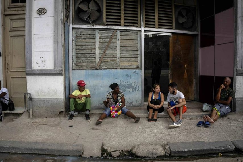 Una Cuba más pobre toca fondo.