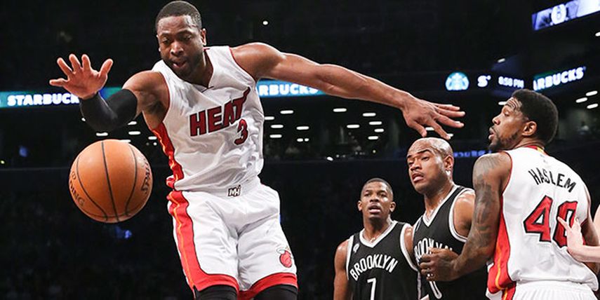 Wade tiene promedio de 21,4 puntos con 5,4 asistencias en esta temporada (AP)