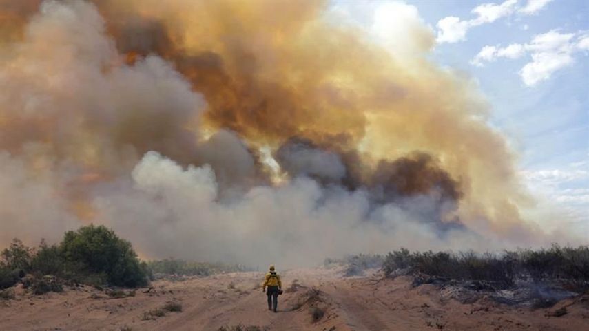 Uno de los incendios&nbsp;que comenzó hace una semana y todavía se encuentra&nbsp;sin control de los bomberos está localizado en el sur de Mendoza