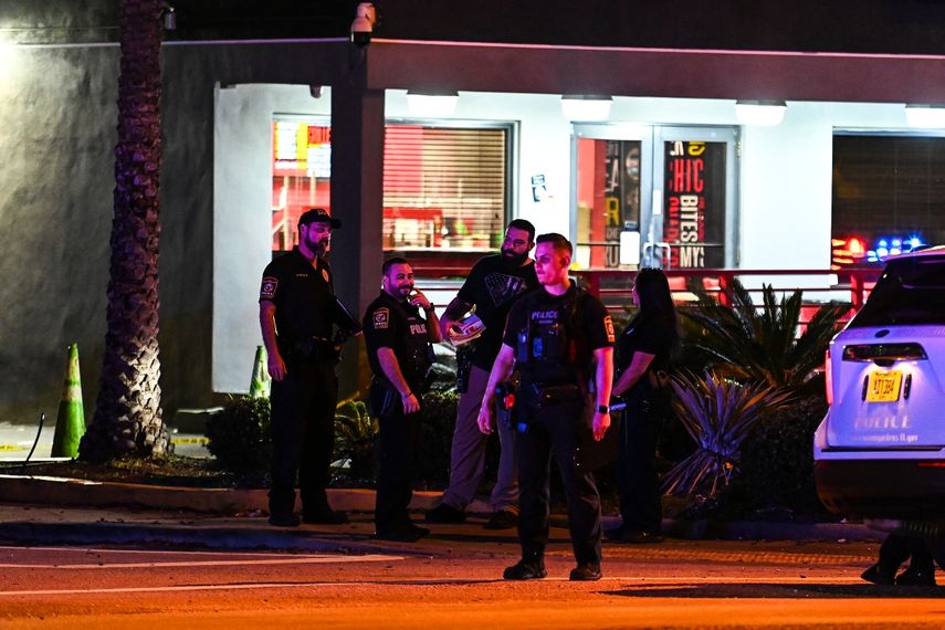 Varias personas recibieron disparos el jueves por la noche afuera de un restaurante de Miami Gardens durante una filmación de video para los raperos French Montana y Rob49. &nbsp; &nbsp;
