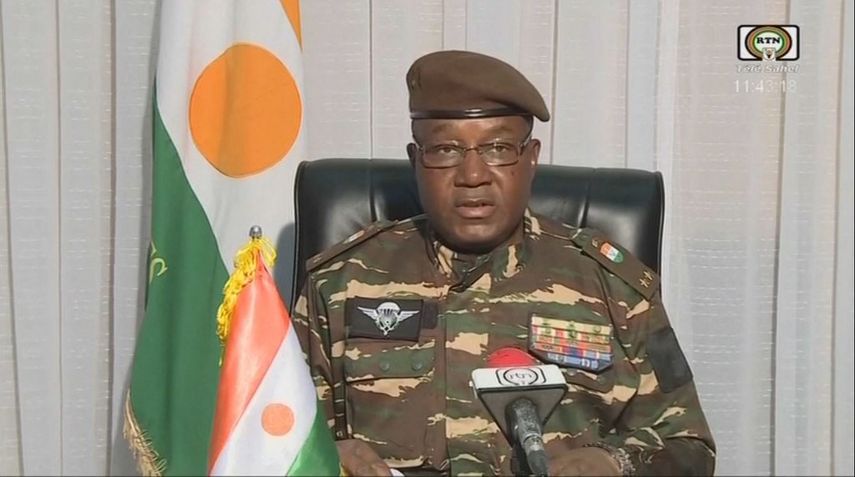 Imagen de captura de cuadro de video obtenida por AFP de ORTN - Télé Sahel el 28 de julio de 2023 muestra al general Abdourahamane Tchiani, el nuevo hombre fuerte de Níger, hablando en la televisión nacional y lee una declaración como 