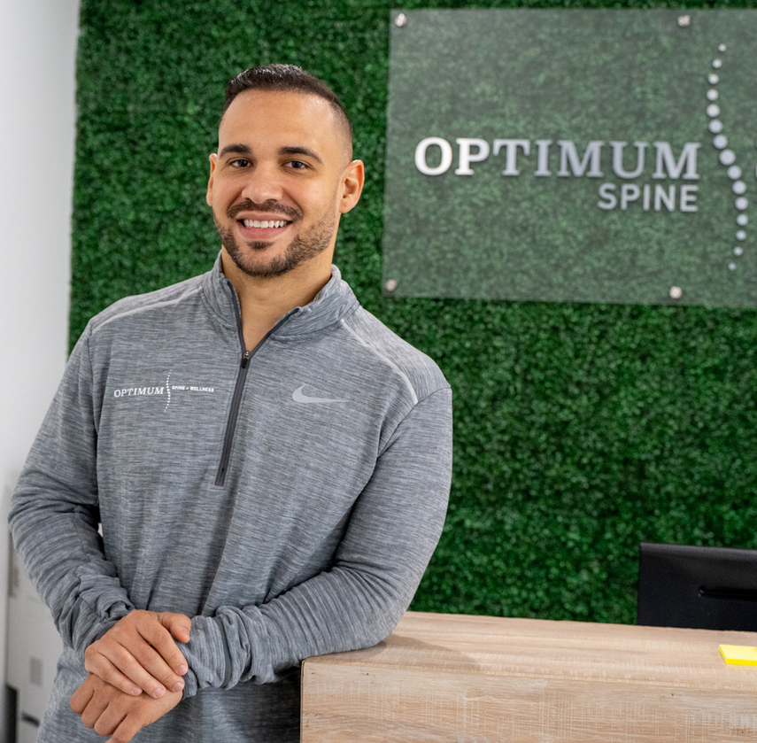 El doctor Alex Osorio brinda servicios de bienestar y prevención a través de Optimum Spine & Wellness, en Miami.