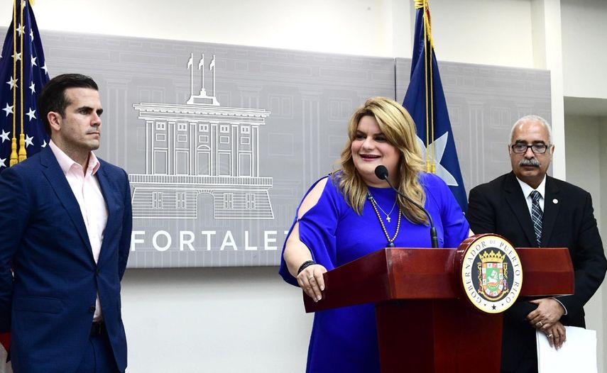 Jenniffer González, representante de Puerto Rico ante el Congreso, junto al gobernador de la isla, Ricardo Rosselló (izq.).