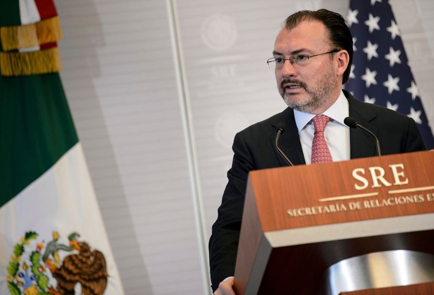 En esta fotografía de archivo del 19 de octubre de 2018, el canciller mexicano Luis Videgaray da una conferencia de prensa en el Ministerio de Relaciones Exteriores con el secretario de Estado Mike Pompeo, no mostrado, en la Ciudad de México.