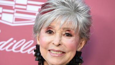 En esta foto de archivo tomada el 30 de septiembre de 2021, la actriz puertorriqueña Rita Moreno asiste al evento Power of Women: Los Ángeles 2021 de Variety en el Centro Wallis Annenberg para las Artes Escénicas en Beverly Hills, California.