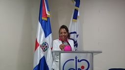 La periodista Rose Mary Santana aborda el tema de República Dominicana para nuestro medio y muestra orgullosa la Medalla recibida por parte del CDP.&nbsp;