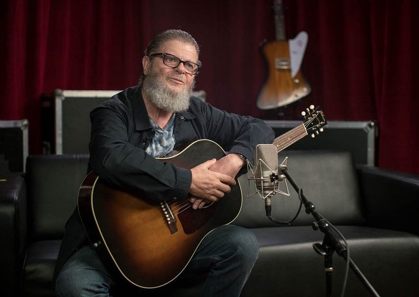 En esta imagen sin fecha, el laureado compositor argentino Gustavo Santaolalla, actualmente nominado al Grammy con su banda Bajofondo en la categoría de mejor álbum latino de rock, música urbana o alternativa por Aura.