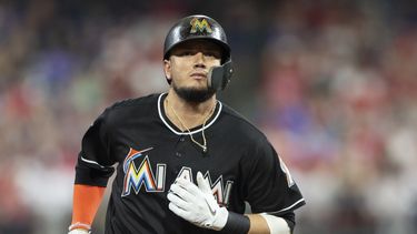 El venezolano Miguel Rojas fue el único jugador de los Marlins que logró hacerle daño al pitcheo de Nueva York, tras sacudir su noveno jonrón de la temporada..